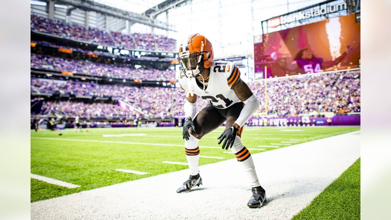 Denzel Ward Signed Cleveland Browns 8x10 Running PF Photo- Beckett Aut –  Super Sports Center