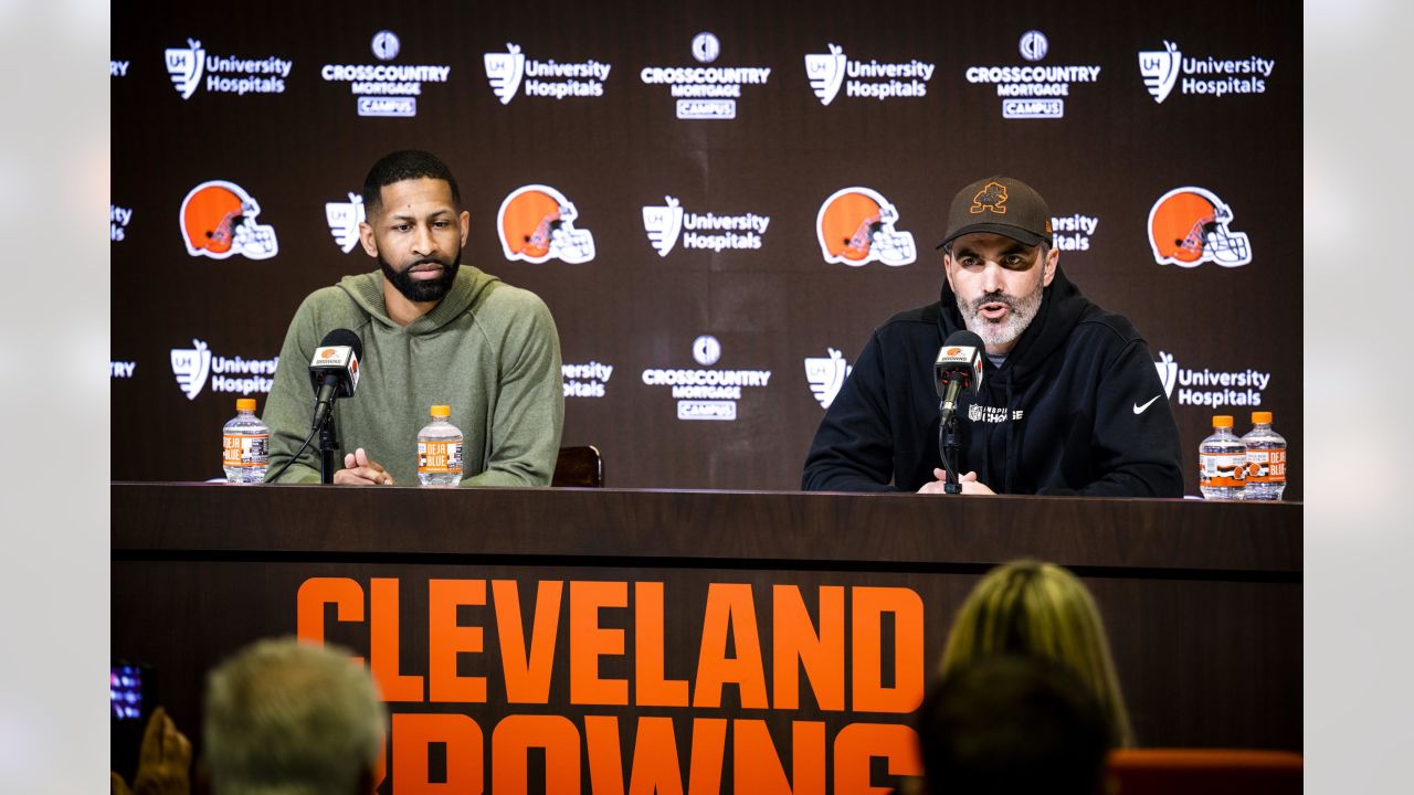 Kevin Stefanski welcomes a packed FirstEnergy Stadium for the first time as  Browns coach