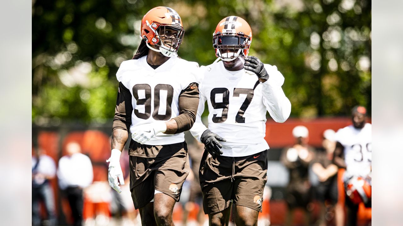 Cleveland Browns' Jadeveon Clowney eager to face 'unathletic' guards