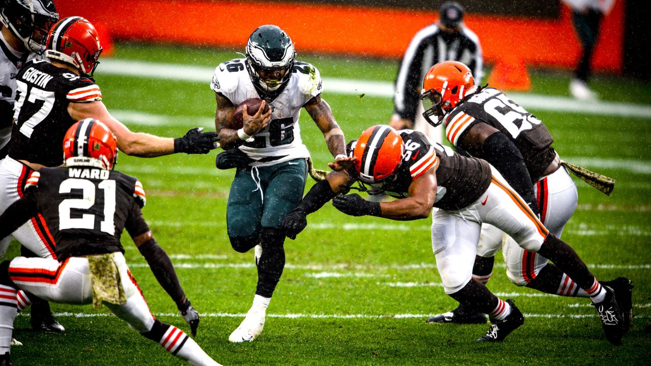 Bulldogs In The NFL - Image 34: Cleveland Browns running back Nick Chubb  (24) rushes during the second half of an NFL football game against the  Philadelphia Eagles, Sunday, Nov. 22, 2020