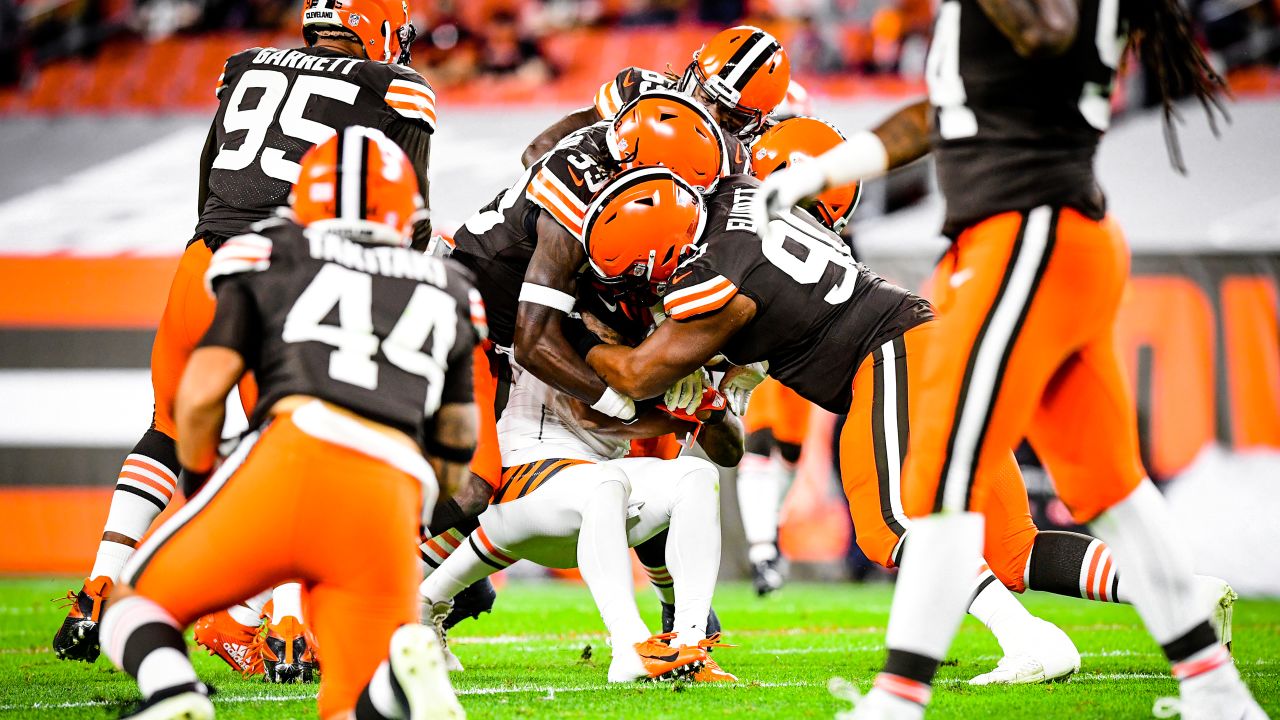 Nick Chubb, Kareem Hunt combine for 210 rushing yards in 35-30 victory over  Bengals - NBC Sports