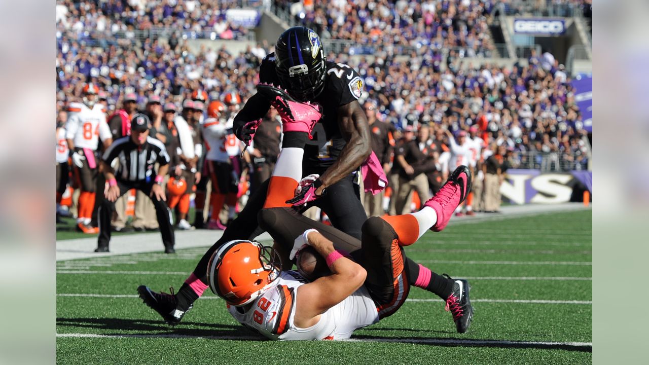 Tight end Gary Barnidge #82 of the Cleveland Browns catches a touchdown  pass while under pressure