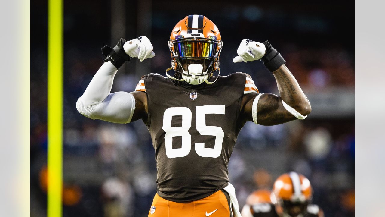 Cleveland Browns tight end David Njoku (85) walks off of the field at  halftime during an NFL pre-season football game against the Washington  Commanders, Friday, Aug. 11, 2023, in Cleveland. (AP Photo/Kirk