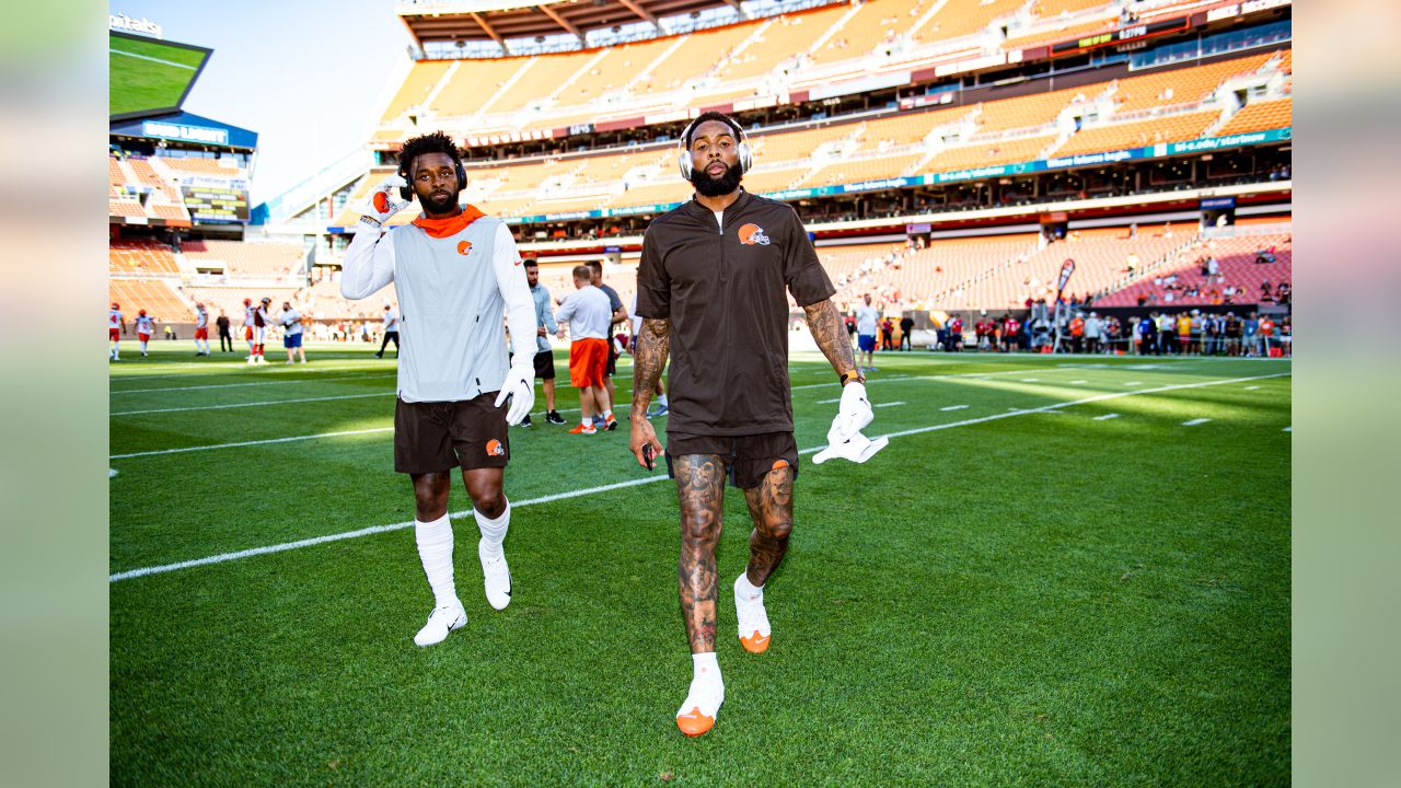 Jarvis Landry of the Cleveland Browns warms up prior to their game