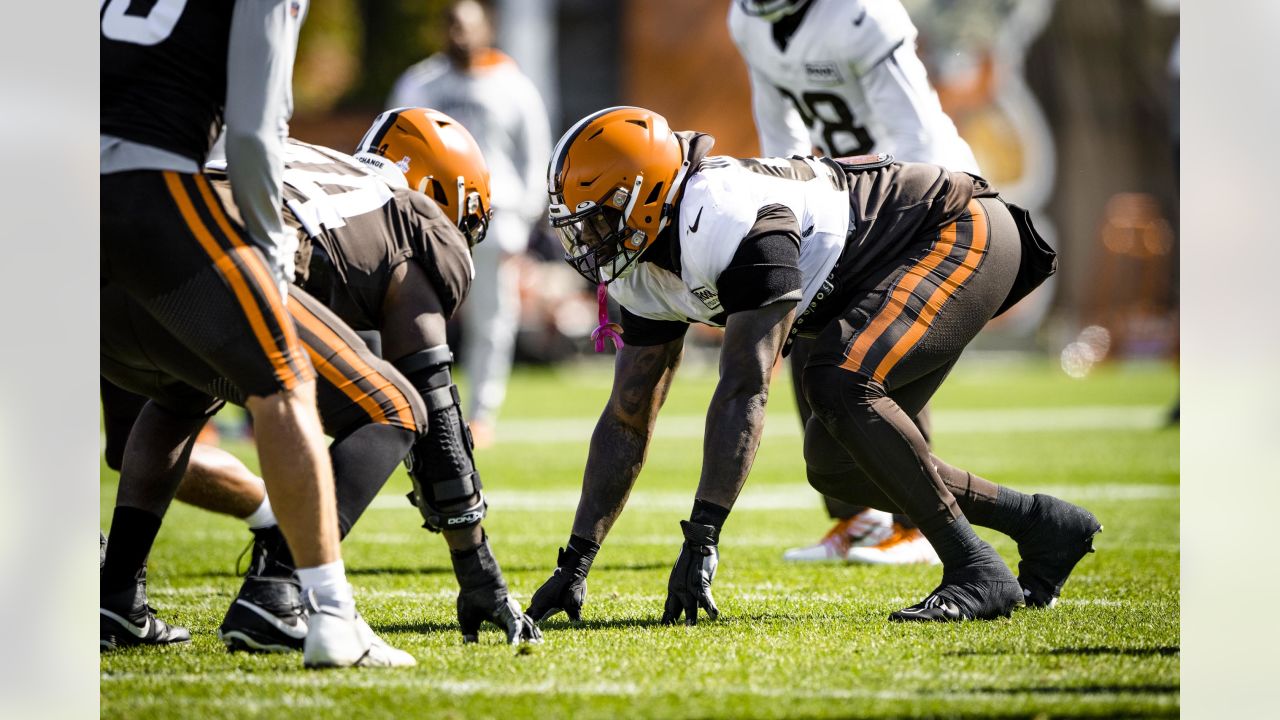 Browns defensive end Jadeveon Clowney leaves game, ruled out with ankle  injury 