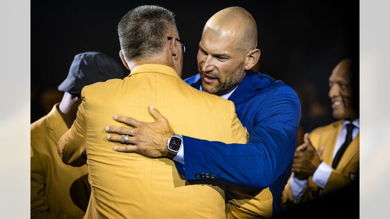 Dripping in Gold: See Joe Thomas don his Hall of Fame members jacket  (photos) 