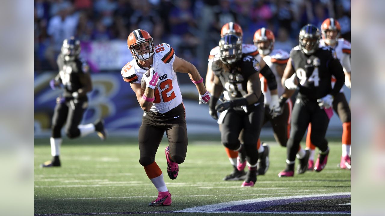 Chicago Bears wide receiver Devin Hester (23) carries the ball against the  Cleveland Browns in the