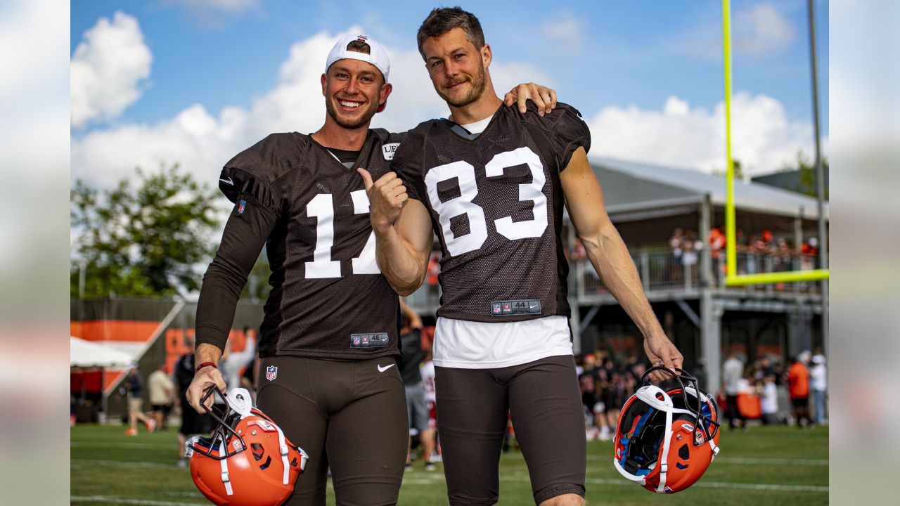 Mack Wilson helps Browns linebackers bond with weekly T-shirts