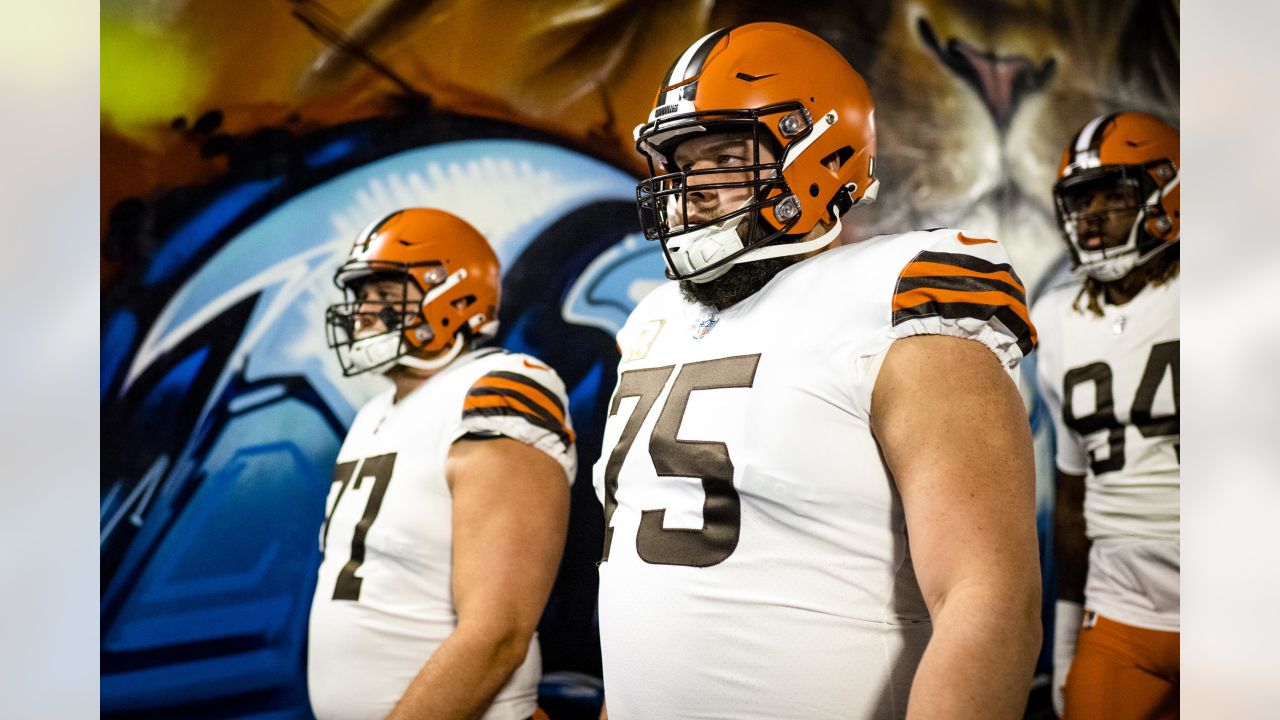 Browns Pro Bowl guard Bitiono back for playoffs after COVID