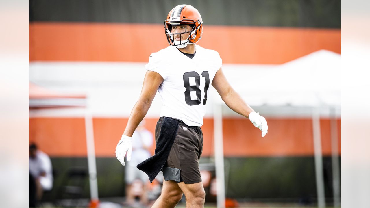 Browns, community honors Nick Chubb in Week 3, Kevin Stefanski drives the  extra mile(s) - Dawgs By Nature