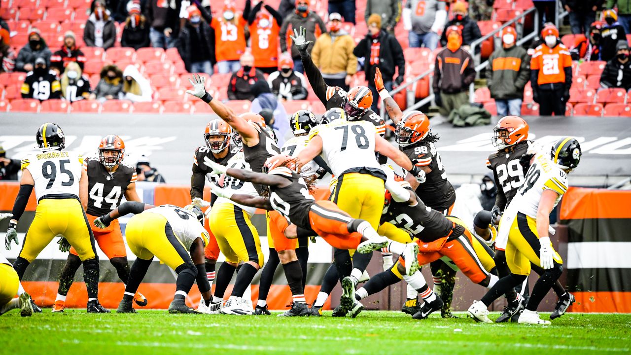 Browns hold on to edge Steelers, playoff rematch set for Sunday