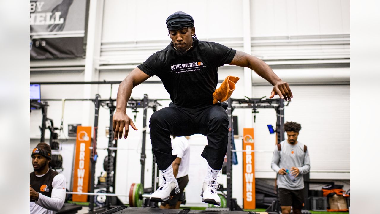 Cleveland Browns linebacker Jacob Phillips warms up during an NFL football  practice at the team's training facility Wednesday, June 2, 2021, in Berea,  Ohio. (AP Photo/Ron Schwane Stock Photo - Alamy