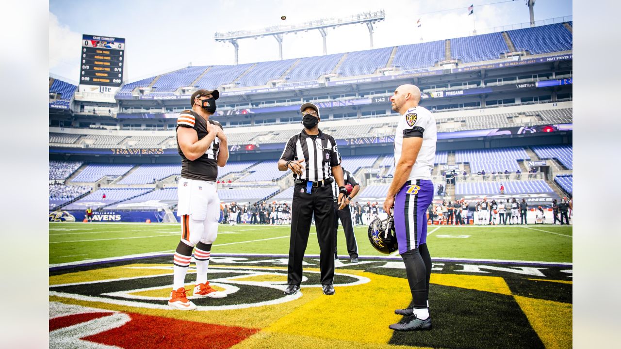 Jacksonville, FL, USA. 29th Nov, 2020. Cleveland Browns long snapper  Charley Hughlett (47) before 1st half NFL football game between the Cleveland  Browns and the Jacksonville Jaguars at TIAA Bank Field in