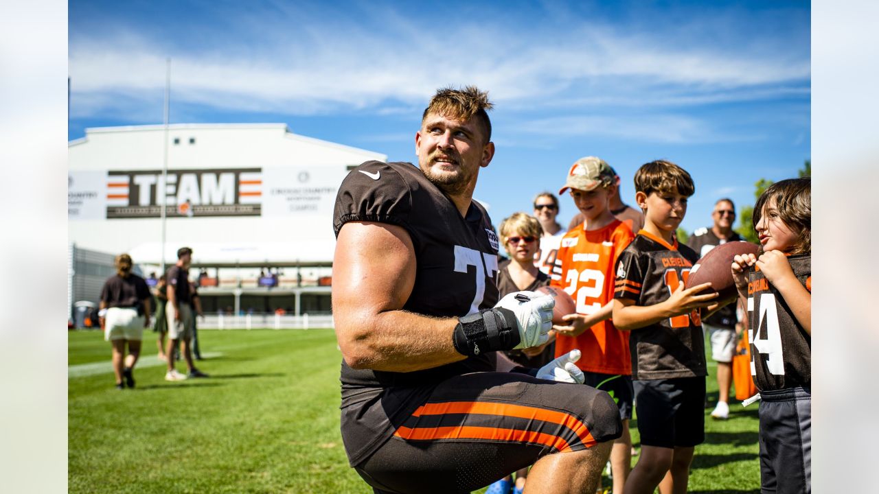 Javon Wims and Isaac Rochell signed by Cleveland Browns - The Dawgs Table