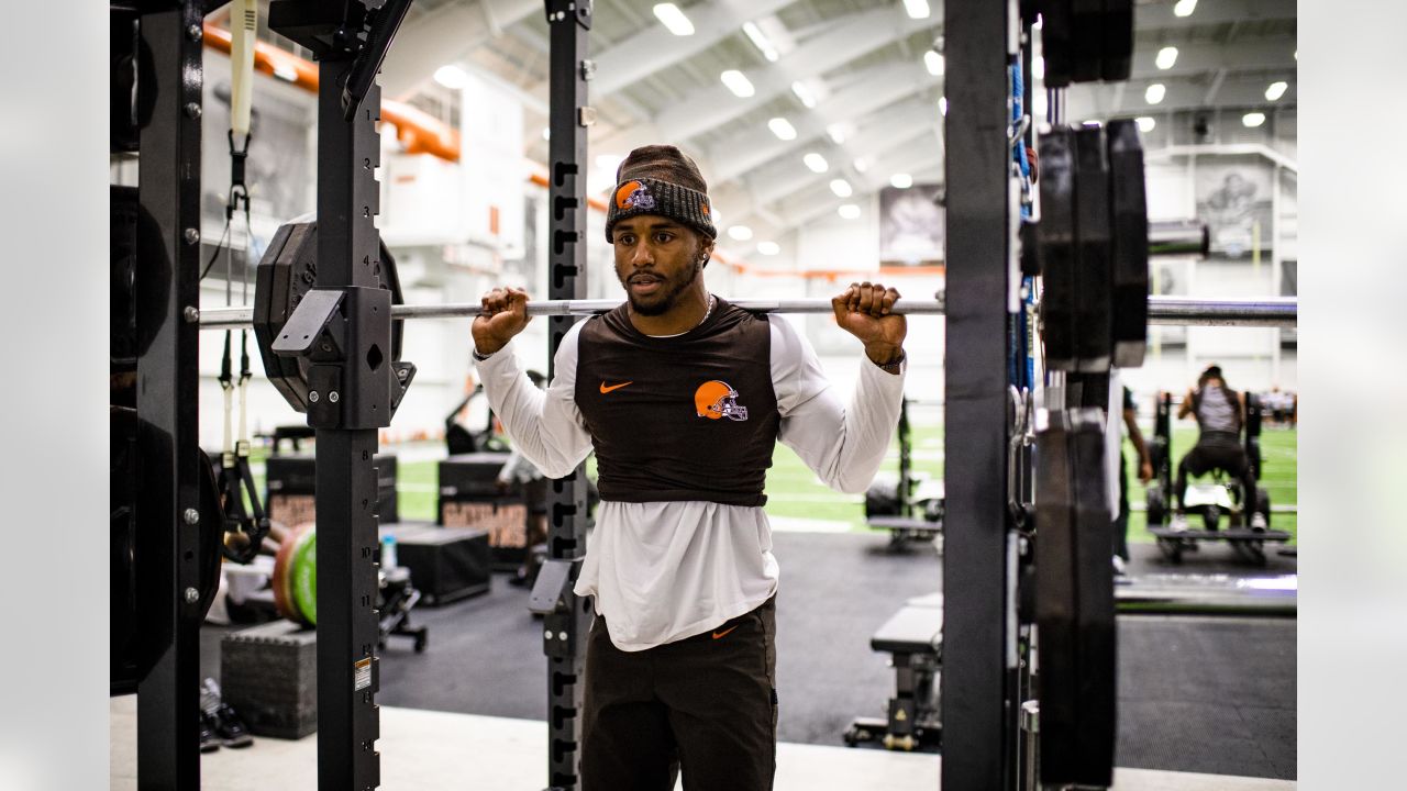 Cleveland Browns linebacker Jacob Phillips warms up during an NFL football  practice at the team's training facility Wednesday, June 2, 2021, in Berea,  Ohio. (AP Photo/Ron Schwane Stock Photo - Alamy