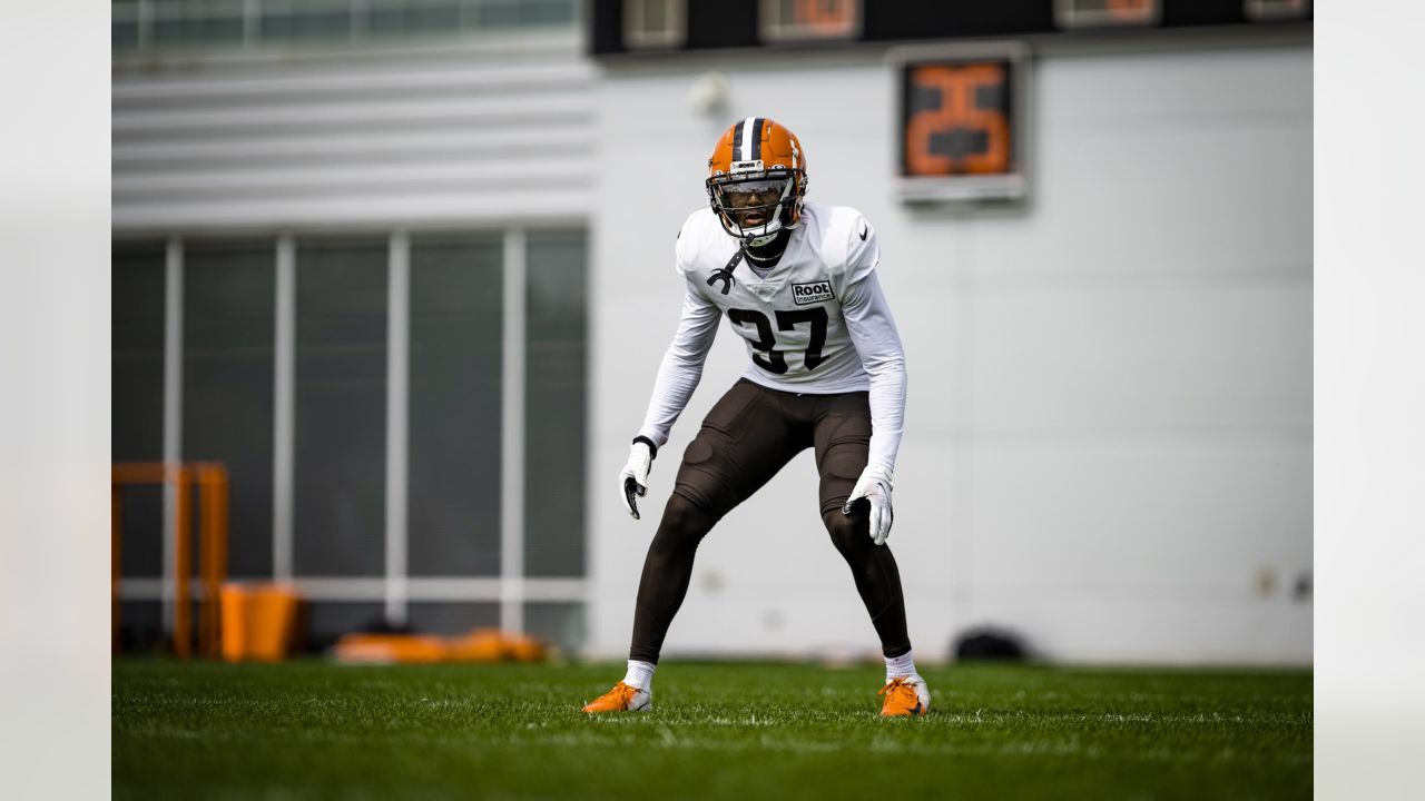 Cleveland Browns offensive tackle James Hudson III (66) walks back