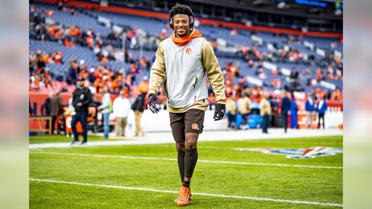 Kareem Hunt reps Nick Chubb jersey before Browns return - Advance Arden  Hills