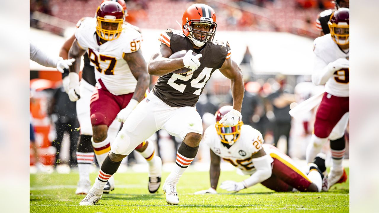 Nick Chubb, a 'pillar of the Browns organization,' rewarded with 3-year  extension