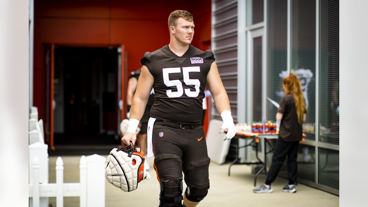 Center Ethan Pocic expresses desire to re-sign with Browns