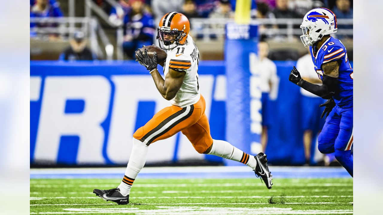 Browns squander too many opportunities, fall to Bills in Detroit