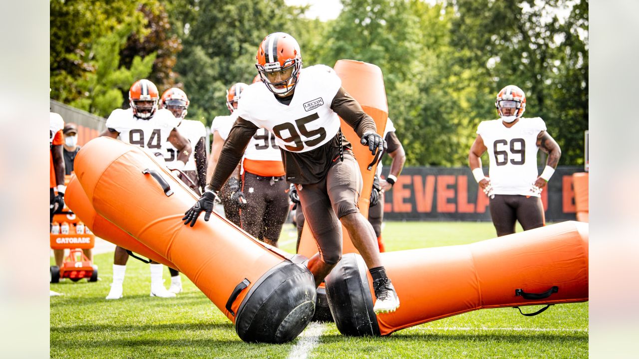 Browns tight end Harrison Bryant wins Maurice Bassett award, given to  team's best rookie in training camp 