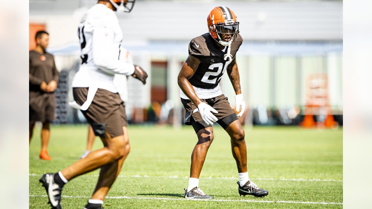 James Hudson III getting advice from Joe Thomas, aims at mastering