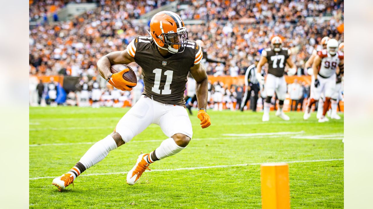 Cleveland Browns wide receiver Donovan Peoples-Jones (11) warms up before  an NFL football game against the New York Giants, Sunday, Dec. 20, 2020, in  East Rutherford, N.J. (AP Photo/Adam Hunger Stock Photo 