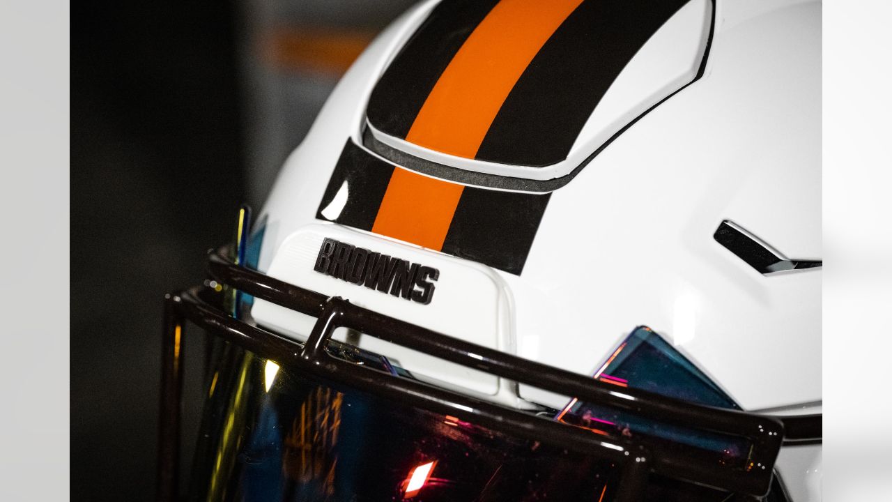 Browns unveil white alternate throwback helmets