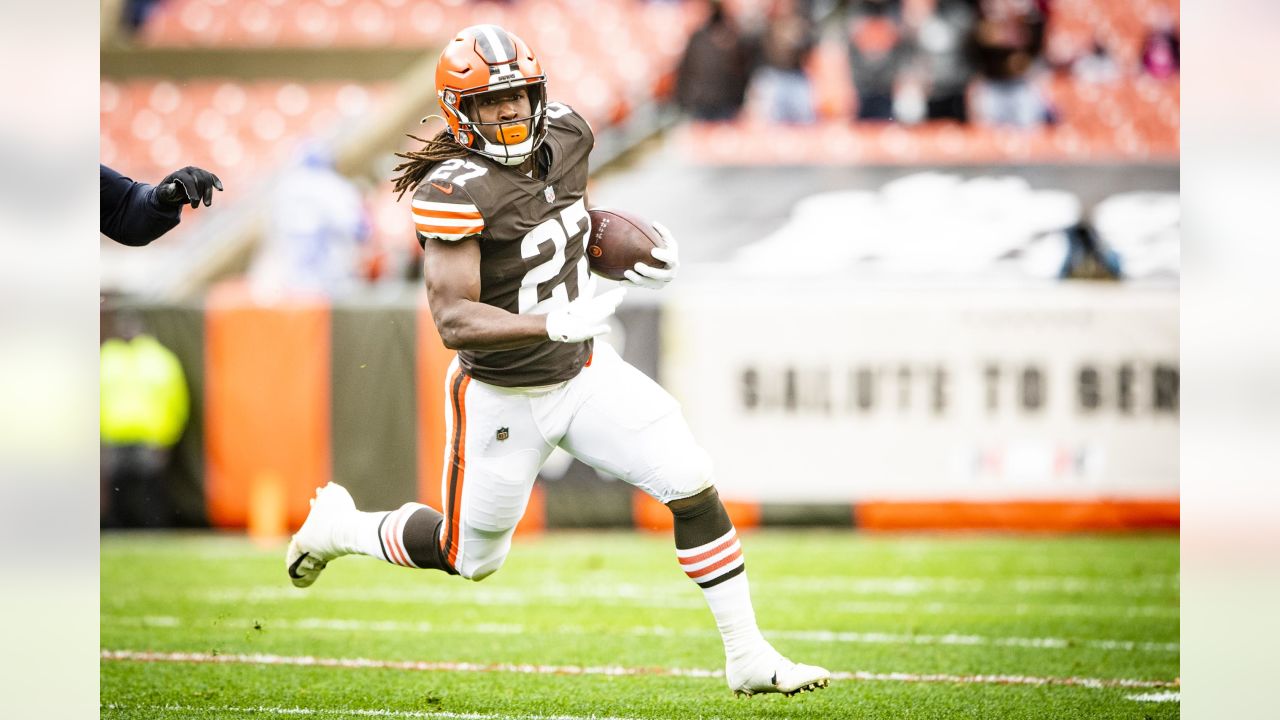 Browns RB Nick Chubb finalist for Art Rooney Sportsmanship Award