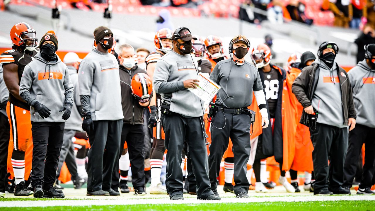 Browns clinch playoff spot for 1st time in 18 years with 24-22 win over  Steelers, earn wild-card rematch in Heinz Field on Sunday Night 