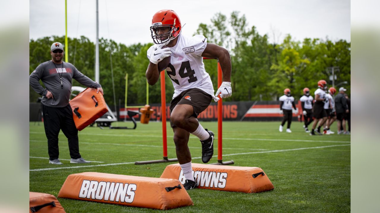 Browns RB Nick Chubb Goes Viral After Jersey Reveal