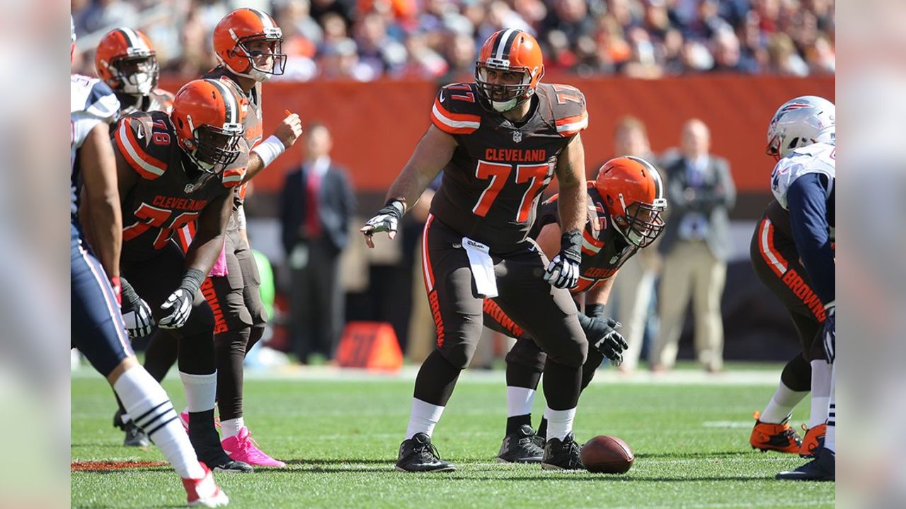 Back On The Field, Brady Leads Patriots 33-13 Against Cleveland