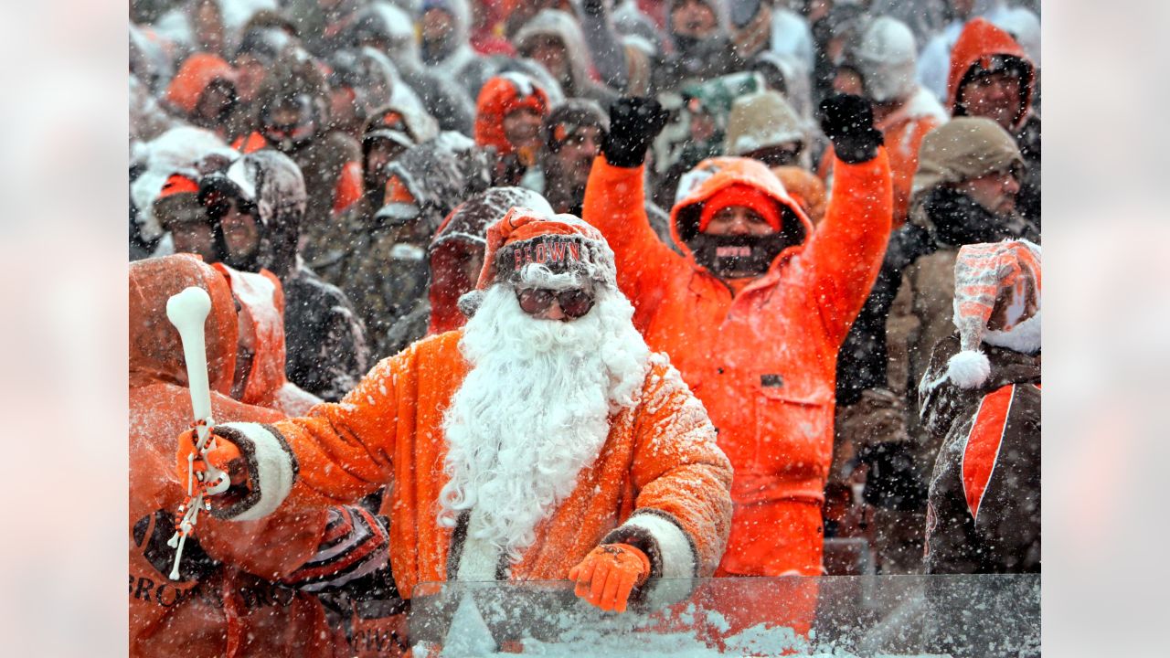 Cleveland Browns move closer to 2007 playoffs on snowy win over Buffalo: 10  wins in 10 days 