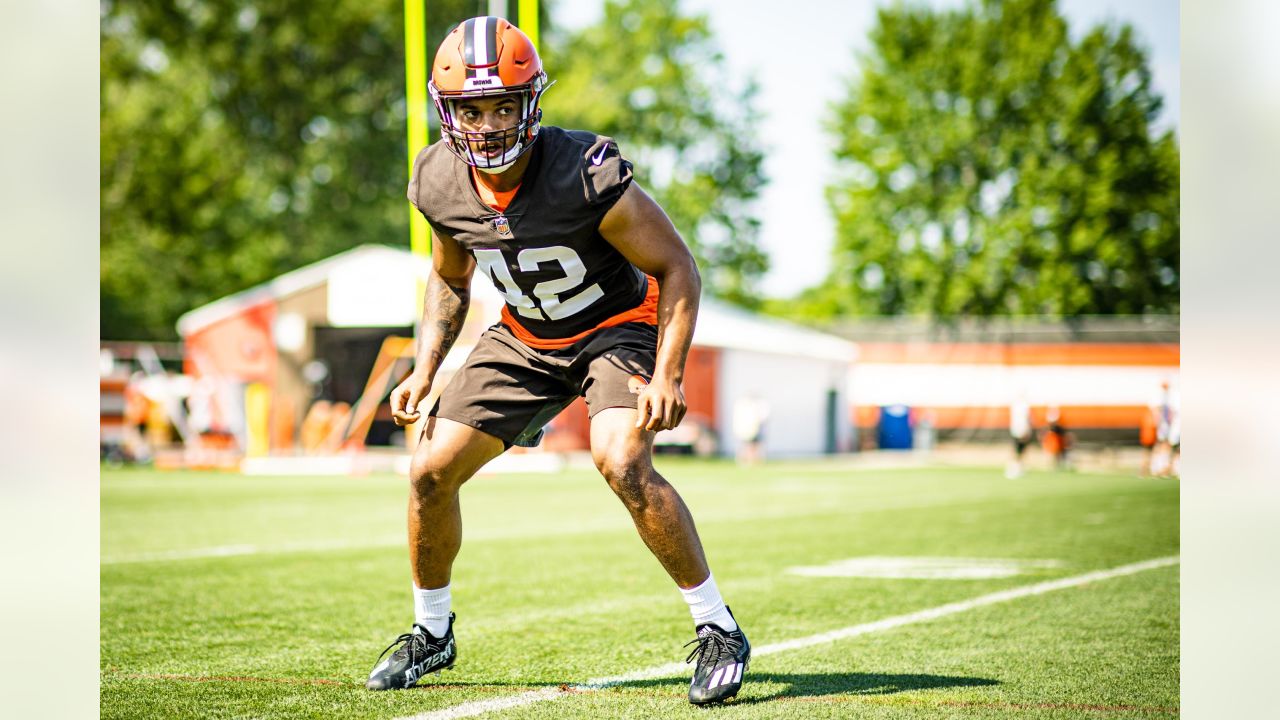 Cleveland Browns linebacker Tony Fields II (42) jogs off of the