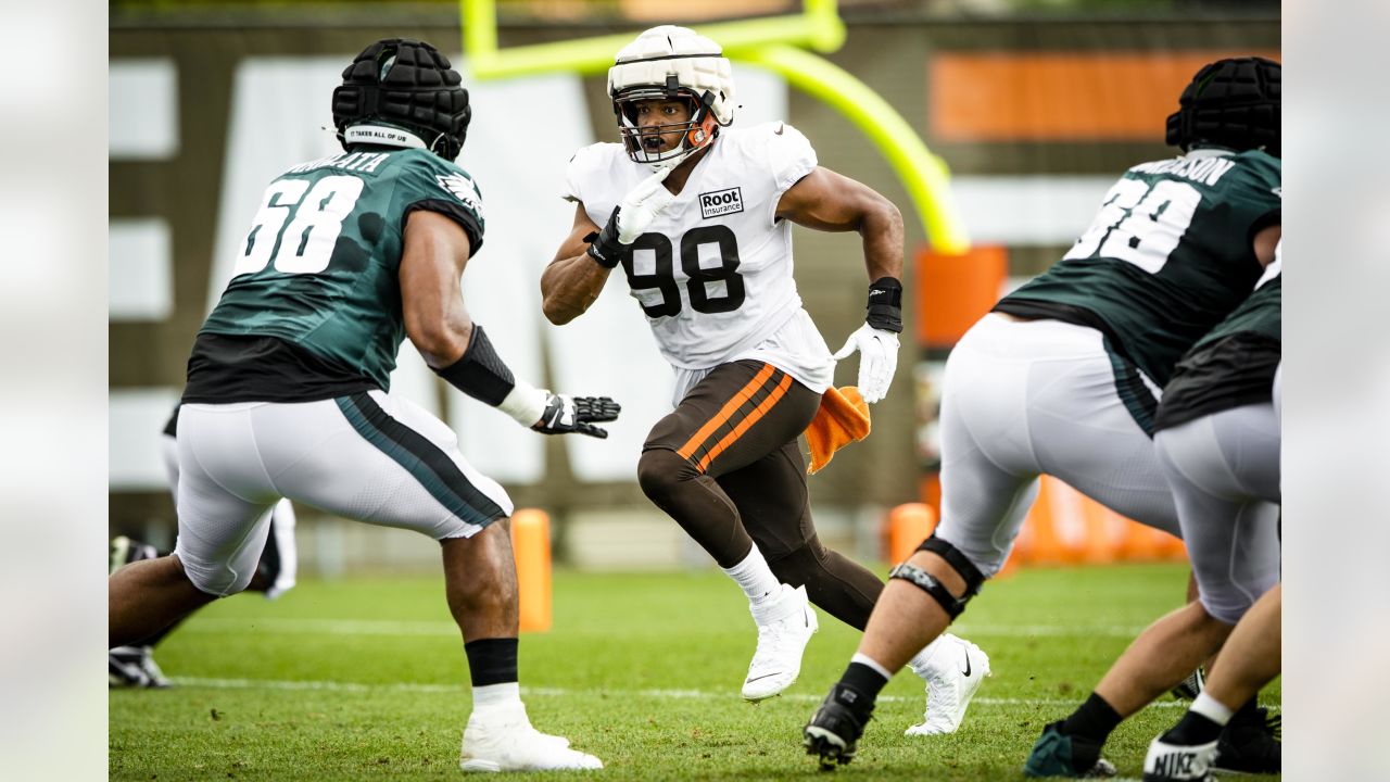 Browns-Eagles joint practice: Strong showing by the defense on Day 1 - The  Athletic