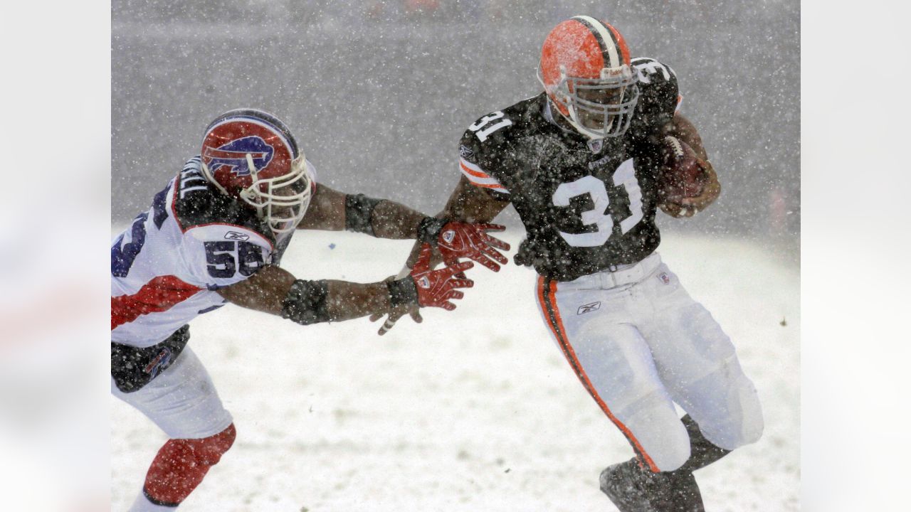 Snowstorm forces Bills-Browns game to be moved from Buffalo