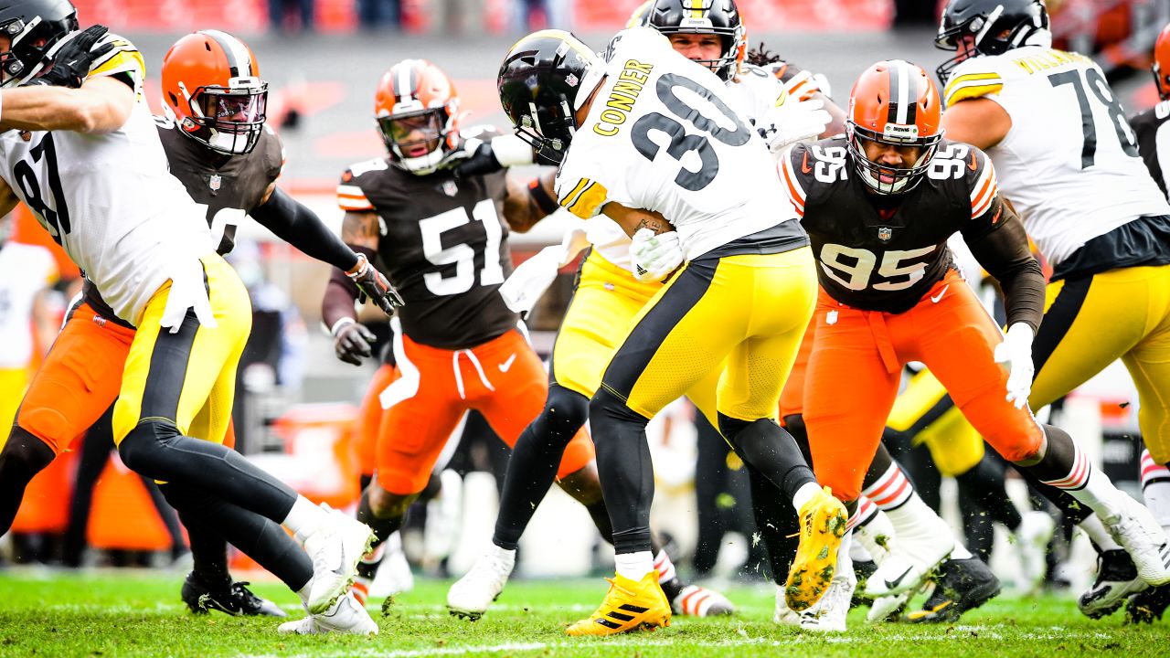 Photos: Week 17 - Steelers at Browns Game Action