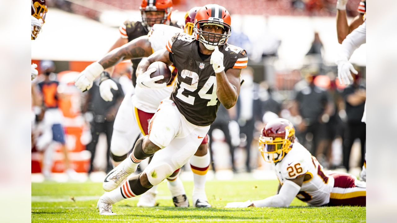 Baker Mayfield, Nick Chubb lead Browns in dominant win over Washington 34-20