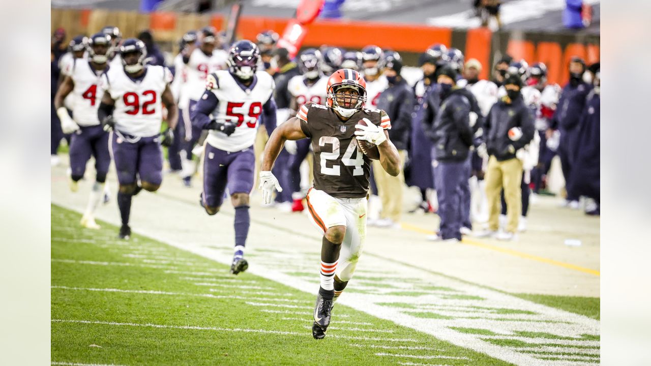 Nick Chubb finalist for Rooney Sportsmanship Award - Dawgs By Nature