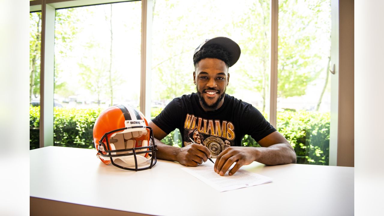 Cleveland Browns on X: Welcome to Cleveland, Perrion Winfrey