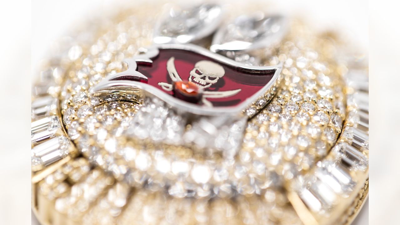 Buccaneers' Super Bowl Rings Feature Removable Top With 319 Diamonds!