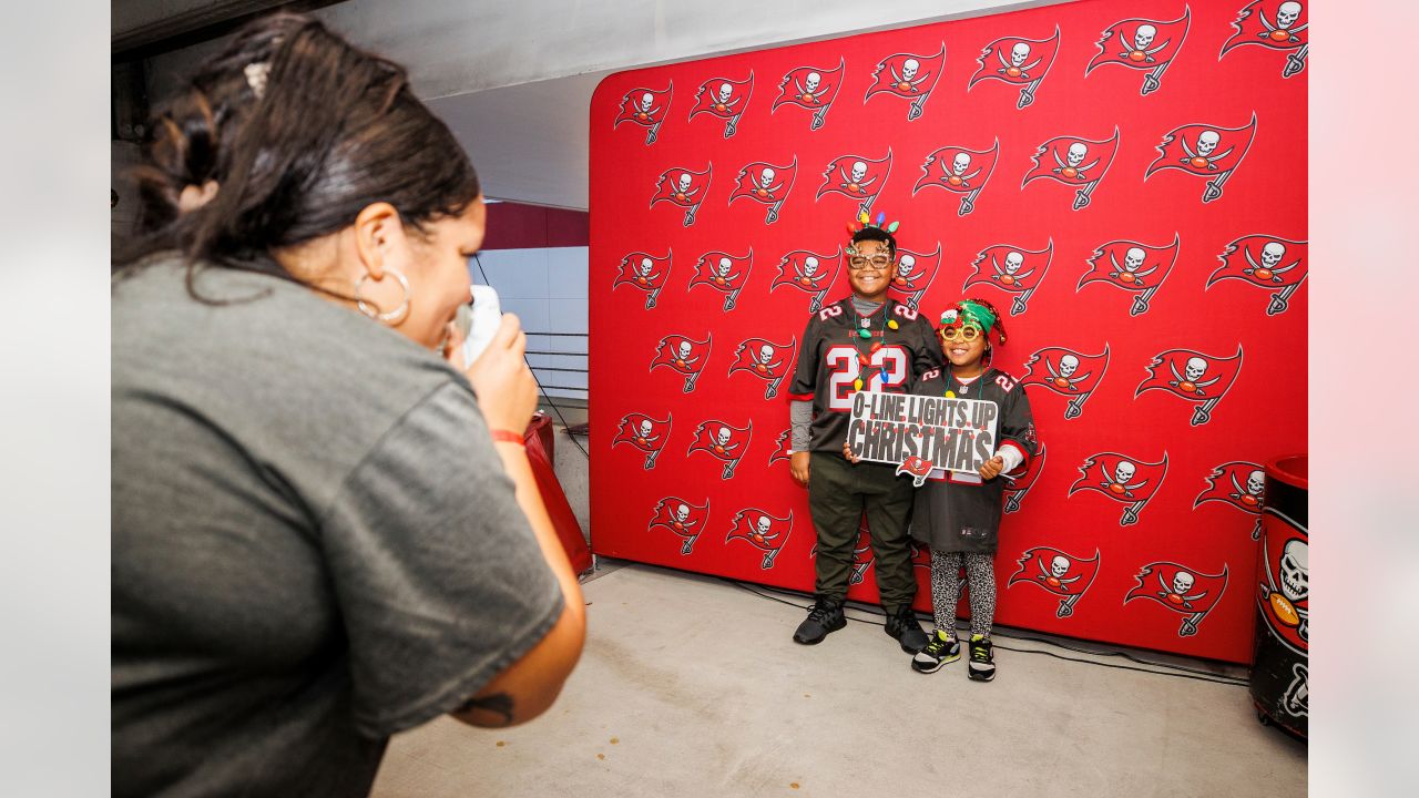 Bucs Offensive Line Lights Up Christmas Event Gallery