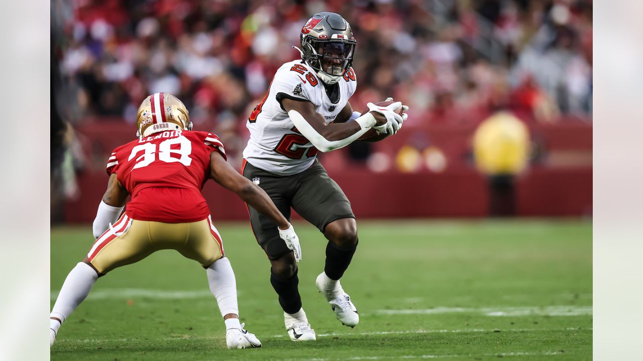 7,346 San Francisco 49ers V Tampa Bay Buccaneers Photos & High Res Pictures  - Getty Images