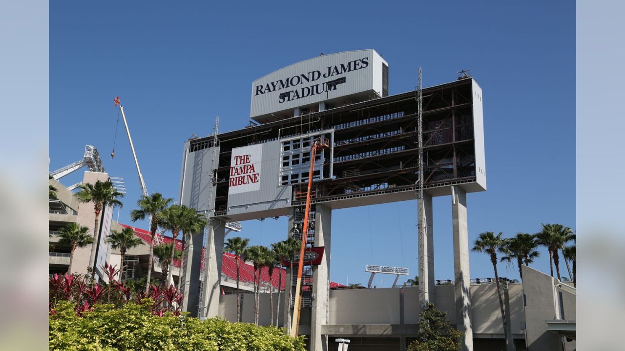 an NFL Official prepares to enter the Instant replay booth during an NFL  game at Raymond James Stadium in Tampa, FL. (Credit Image: © Don  Montague/Southcreek Global/ZUMApress.com Stock Photo - Alamy