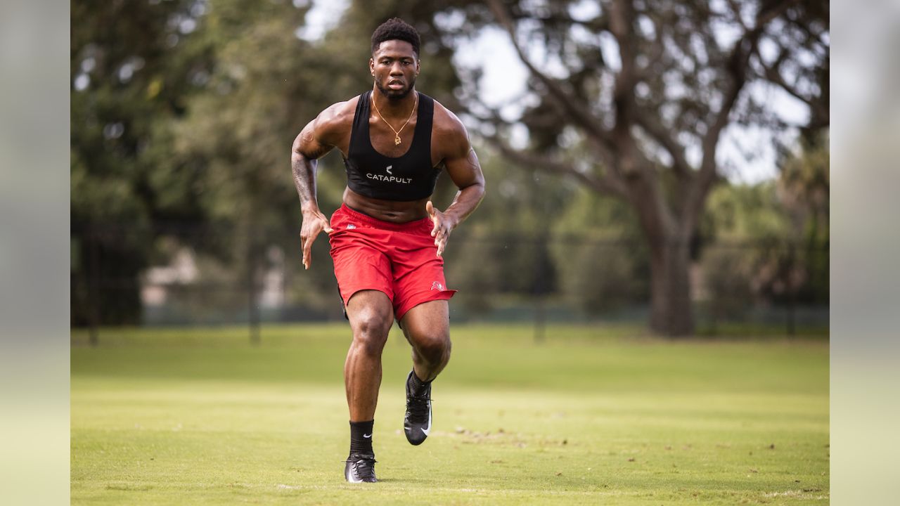 Watch: Bucs rookie Tristan Wirfs shows off insane strength by jumping out  of a pool