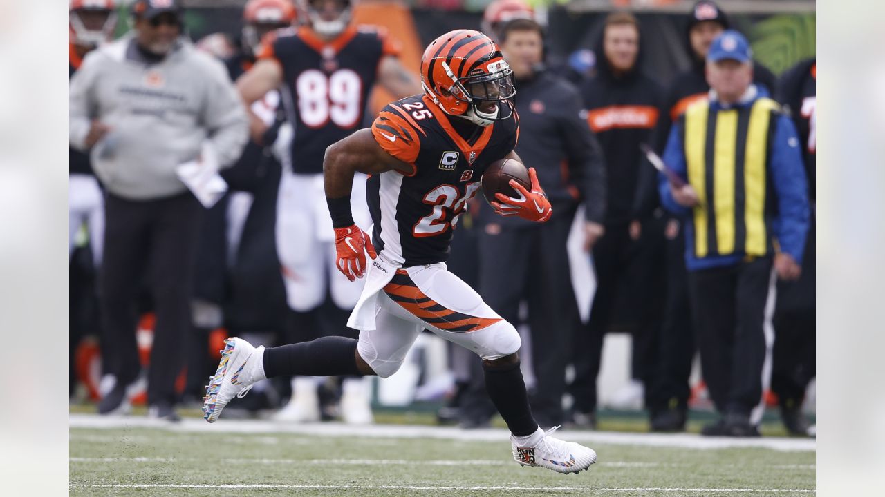 Source - RB Giovani Bernard returning to Tampa Bay Buccaneers on