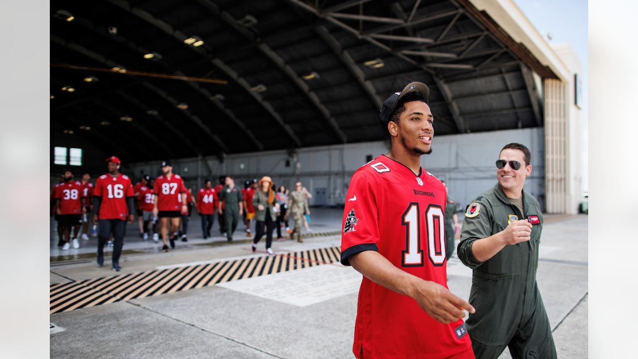 Buc rookies visit MacDill > MacDill Air Force Base > News