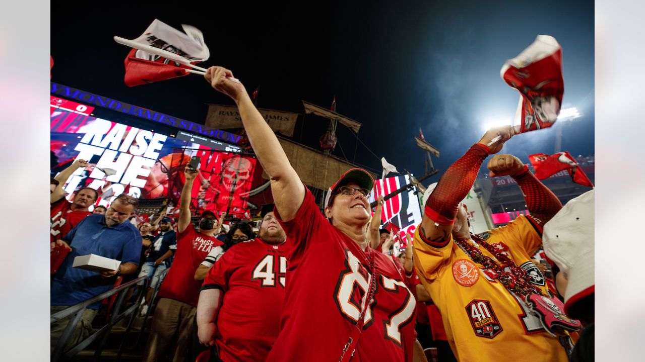 Tampa Bay Buccaneers Raise the Flags X Publix Sponsor Tee 