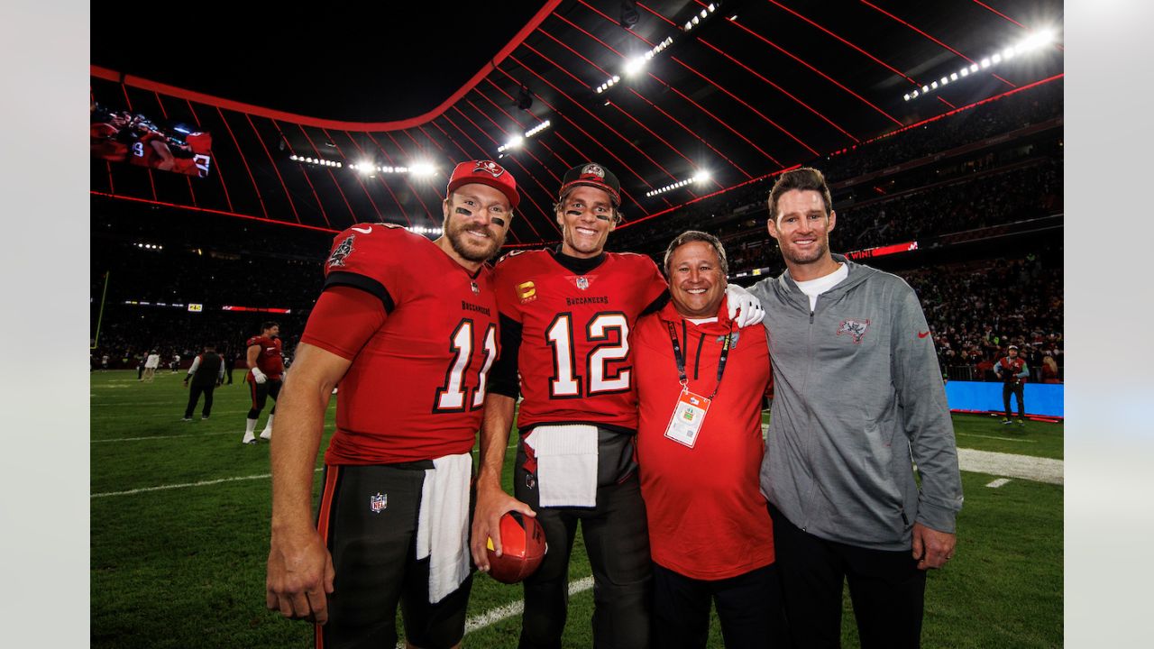 Brady & the Buccaneers train at the FC Bayern Campus, Seahawks meet the  Bayern players