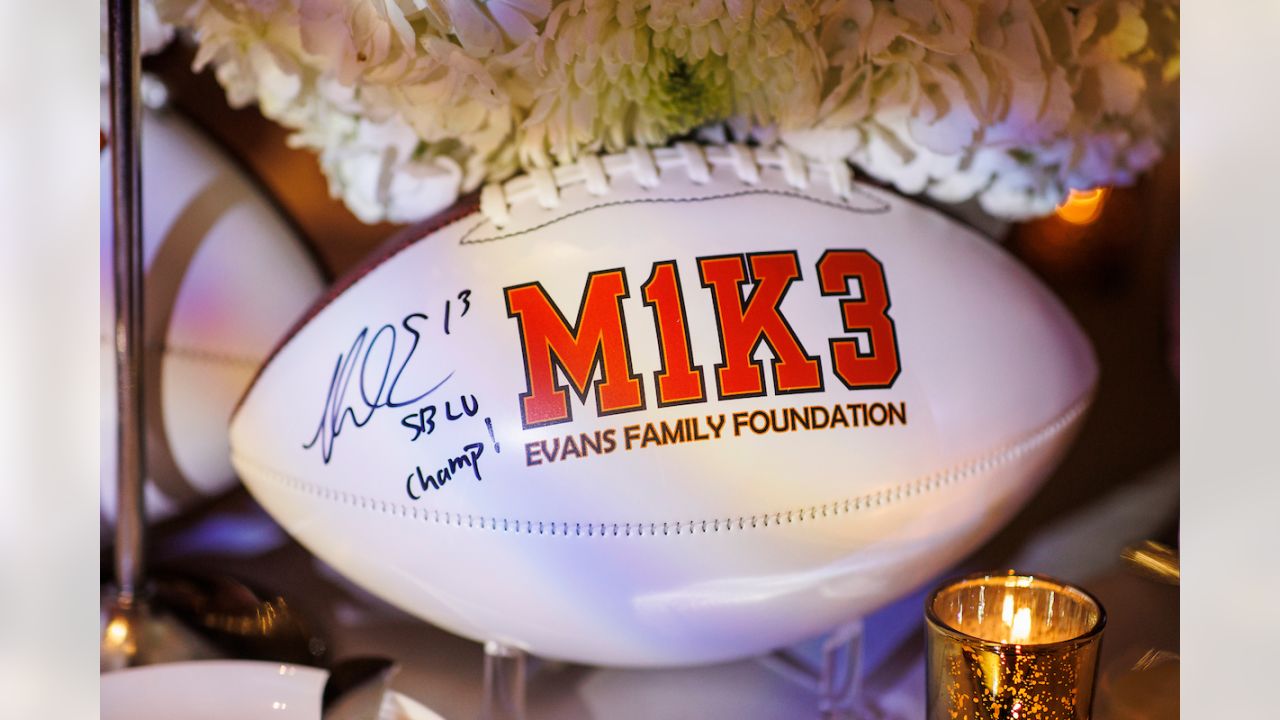 Mike Evans Family Foundation provides meals in Galveston